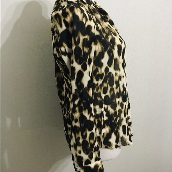 Guess leopard button down blouse small - Picture 2 of 4